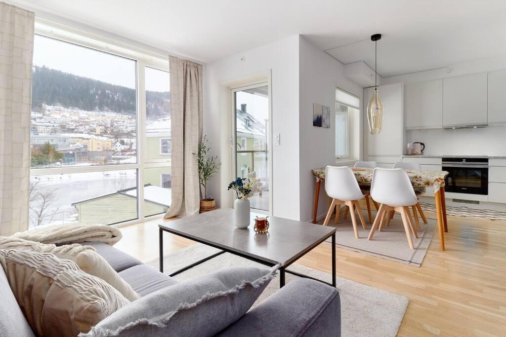 Bergen'S Finest: Sleek Oasis With Two Bedroom Exterior photo